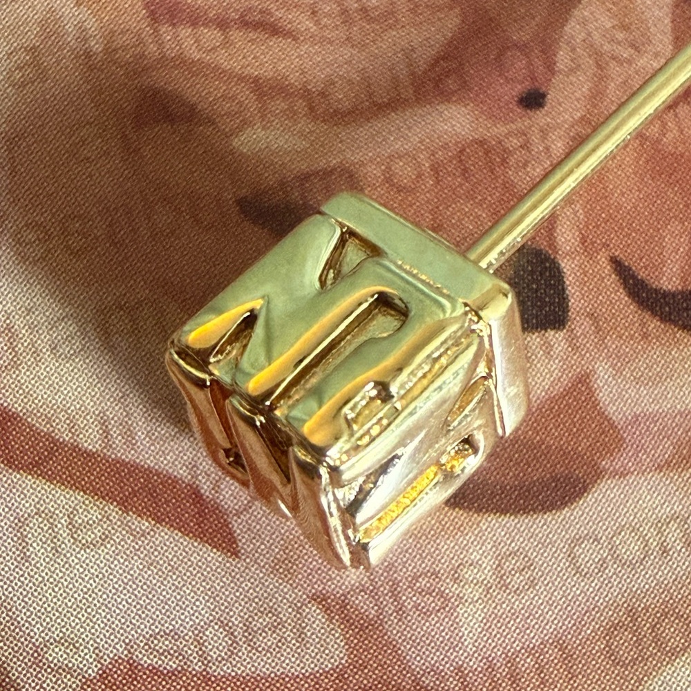 Nina Ricci Gold and White Logo Floral Stick Brooch - Picture 3 of 6